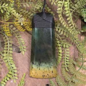 NZ Greenstone Large Toki Pendant (CA043) Flower Jade Pounamu