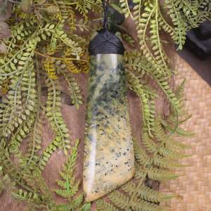 NZ Greenstone XXLarge Toki Pendant (BW500) Flower Jade Pounamu