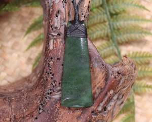 NZ Greenstone Small Toki Pendant (AW392) Kawakawa Pounamu