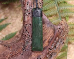 NZ Greenstone Small Toki Pendant (AZ966) Kawakawa Pounamu
