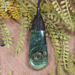 NZ Greenstone Medium Roimata with Koru Pendant (BX907) Kawakawa Pounamu