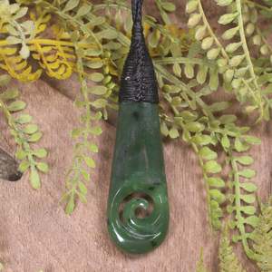 NZ Greenstone Medium Roimata with Koru Pendant (BX903) Kawakawa Pounamu