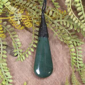 NZ Greenstone Medium Roimata Pendant (BW974) Inanga Pounamu