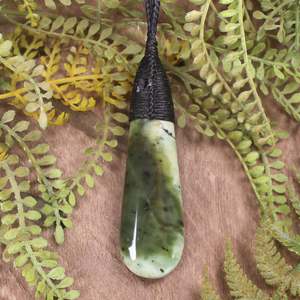 NZ Greenstone Medium Roimata Pendant (BW966) Hapopo Pounamu