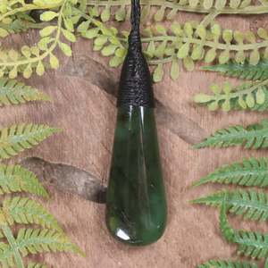 NZ Greenstone Medium Roimata Pendant (BW132) Rimu Pounamu