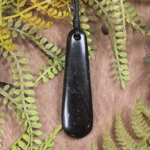 NZ Serpentine Medium Roimata Pendant (CA556)