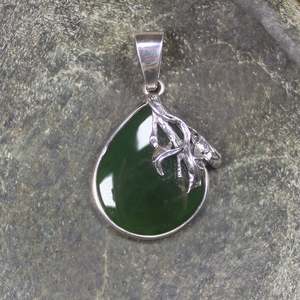 NZ Greenstone Medium Sterling Silver Pendant (BW792) Kawakawa Pounamu