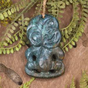 NZ Obay Stone Medium Hei Tiki Pendant (BX055)