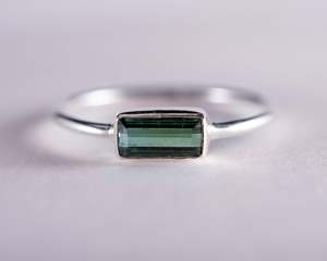 Green Tourmaline Sterling Silver Ring US8 (BM598)