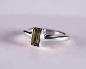 Green Tourmaline Sterling Silver Ring US6 (S625)