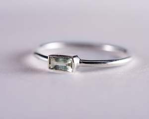 Green Tourmaline Sterling Silver Ring US8 (BM600)
