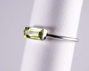 Green Tourmaline Sterling Silver Ring US8 (BM595)