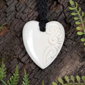 Bone Carvings Nz: NZ Bone Small Heart Pendant (CA788)