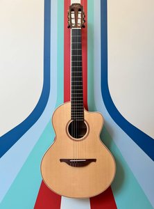 Classical Guitars: Lowden S34J – Jazz 34 Sitka Spruce / Koa w/ LR Baggs Session VTC