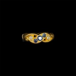 A8363 - 18ct Ring 3 Sapphires and 2 Swiss Cut Diamonds - Heritage Trading Company