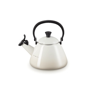 Stovetop Kettles: Le Creuset Kone Kettle 1.6L Meringue