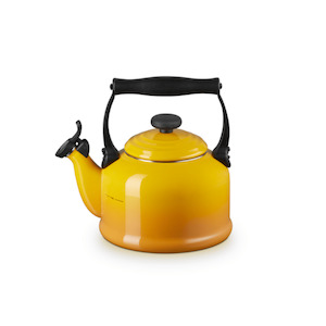 Stovetop Kettles: Le Creuset Traditional Kettle 2.1L Nectar