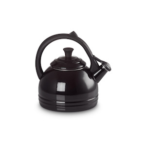 Stovetop Kettles: Le Creuset Peruh Kettle 1.6L Black Onyx
