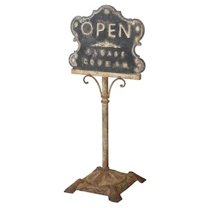 Open/closed Sign Post