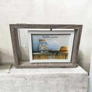 Ornaments: Photo Frame With Flower Vase