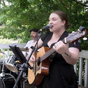 Live Music: The Paperbacks (band)