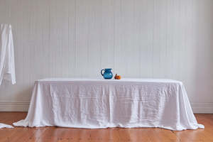 Hire Wedding Props: Linen table cloths