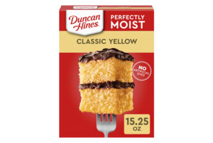 Baking: Duncan Hines Classic Yellow Cake Mix, Easter Baking, 15.25 oz