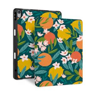 Ipad Pro M4: iPad Trifold Case - Fruits