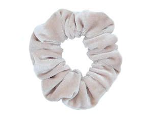 Goody Gumdrops: GOODY GUMDROPS VELVET SCRUNCHIE Nude