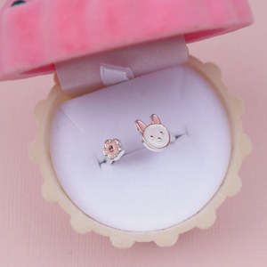 Jewellery 1: LAUREN HINKLEY - BUNNY FLOWER RING IN VELVET CUPCAKE BOX