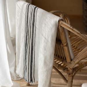 Throws: Tide Linen Throw