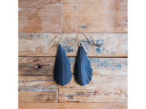PLUMATIC EARRINGS - BLACK