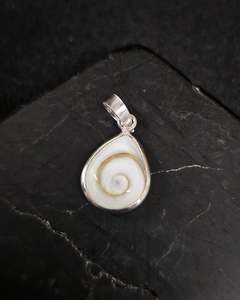 Teardrop Cat's Eye Pendant