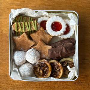 Frontpage: Christmas Cookie Tins