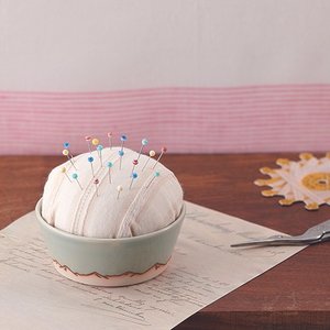 Products: Clover Glass Head Pins – Marbled