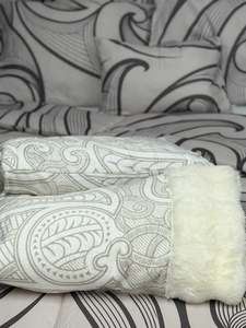 Kids faux fur Blanket & Pillowcase (the background blanket and pillows are not included)