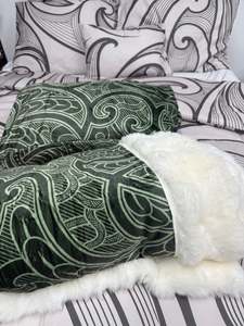 Kids faux fur Blanket & Pillowcase (the background blanket and pillows are not included)
