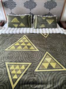 Blankets: Faux Fur Blanket & 2 Pillowcases Colour Randomly Chosen