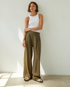 Bottoms: Alexis Linen Trousers – Khaki