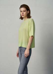 Knitwear: N.2273 Cashmere Featherweight Top – Pistachio