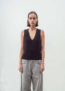 N.35 Pure Cashmere Low V-Neck Tank – Black