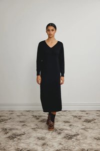 Knitwear: Merino V-Neck Dress – Black