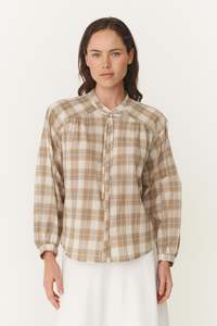 Fashion Womens: Cora Long Sleeve Blouse – Fawn Plaid