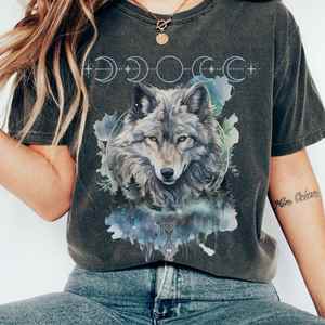 Whimsical Witchy: Vintage Wolf T-shirt