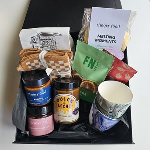 Products: Deluxe Gift Box