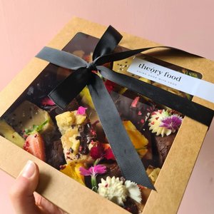 Products: Mini sweet gift box