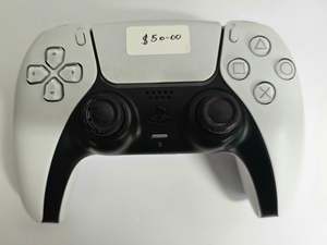 Controllers: Preowned PS5 controller