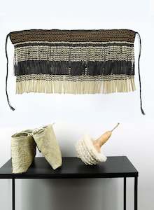 Ngahuru Hei Mahia To Tatou Ao: 2 Layer Pake Piupiu - Teresa Murray