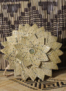 Ngahuru Hei Mahia To Tatou Ao: Waiti - Kete whetu - Amanda Haylings