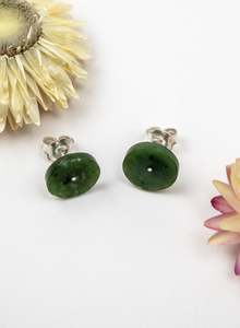 Pounamu Eaarings: Dot Pounamu Stud Earrings